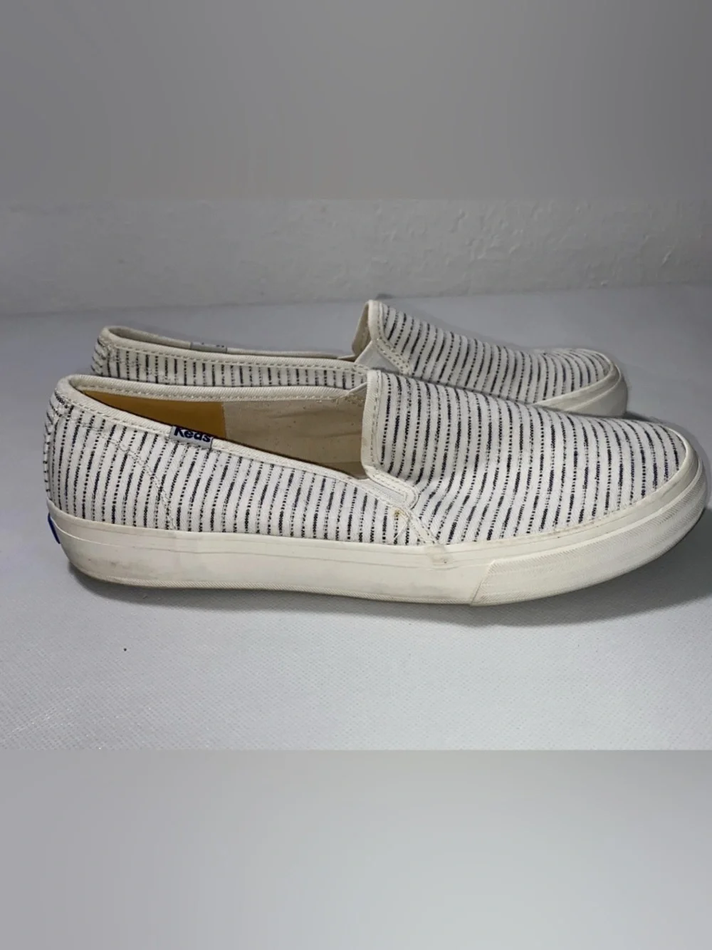 GOOD Womens Size 7.5 Keds Off White Canvas Striped Slip On Tennis Shoes